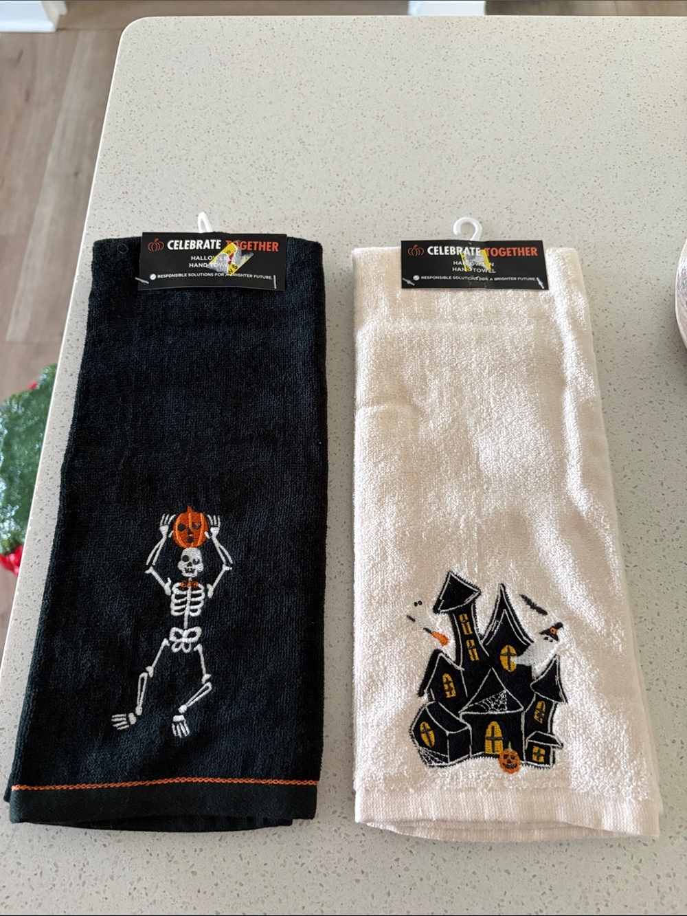 Halloween bathroom Towels - Black & Cream Set